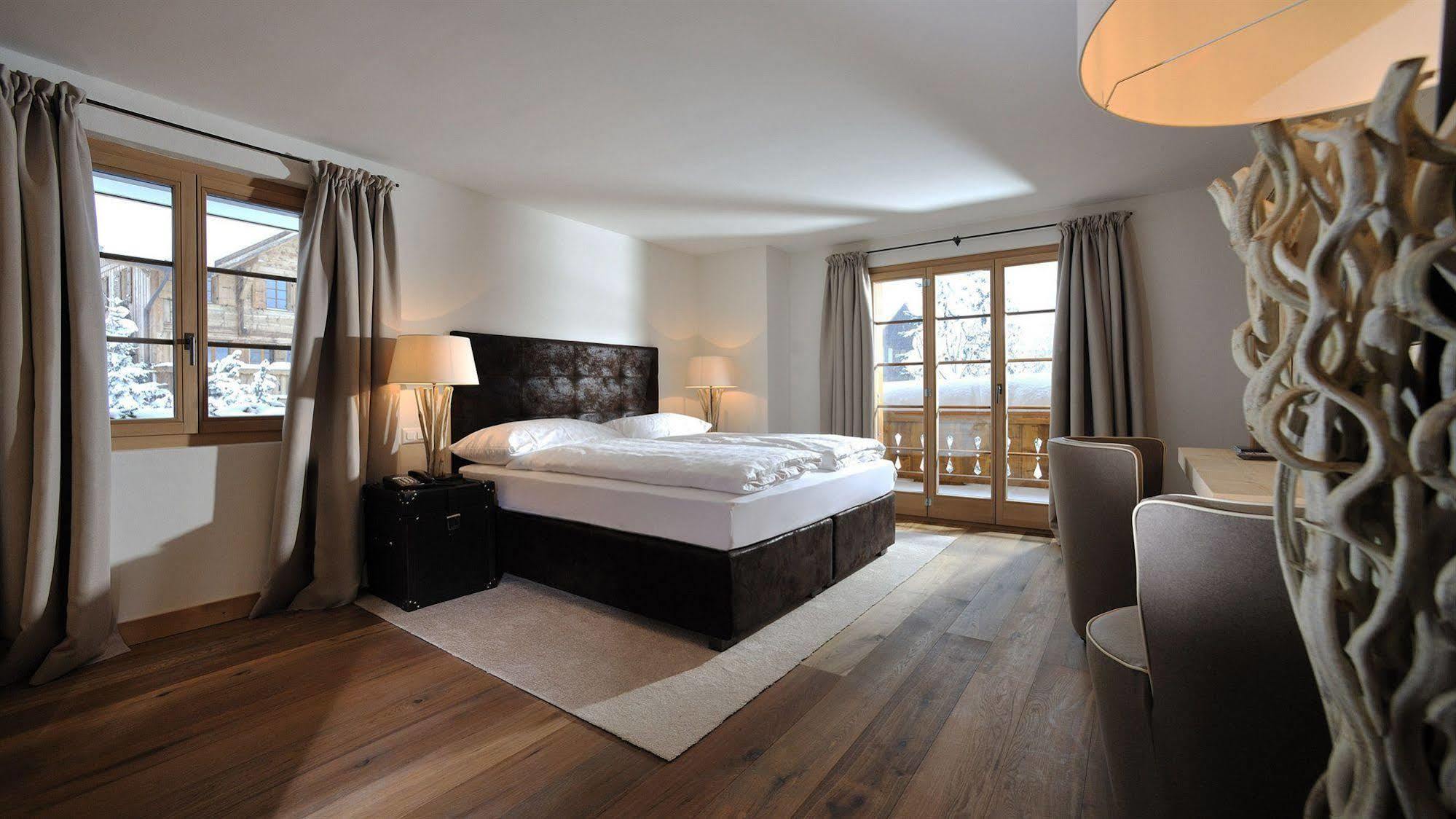 Hotel Des Alpes Superieur กืซตาด์ก ภายนอก รูปภาพ
