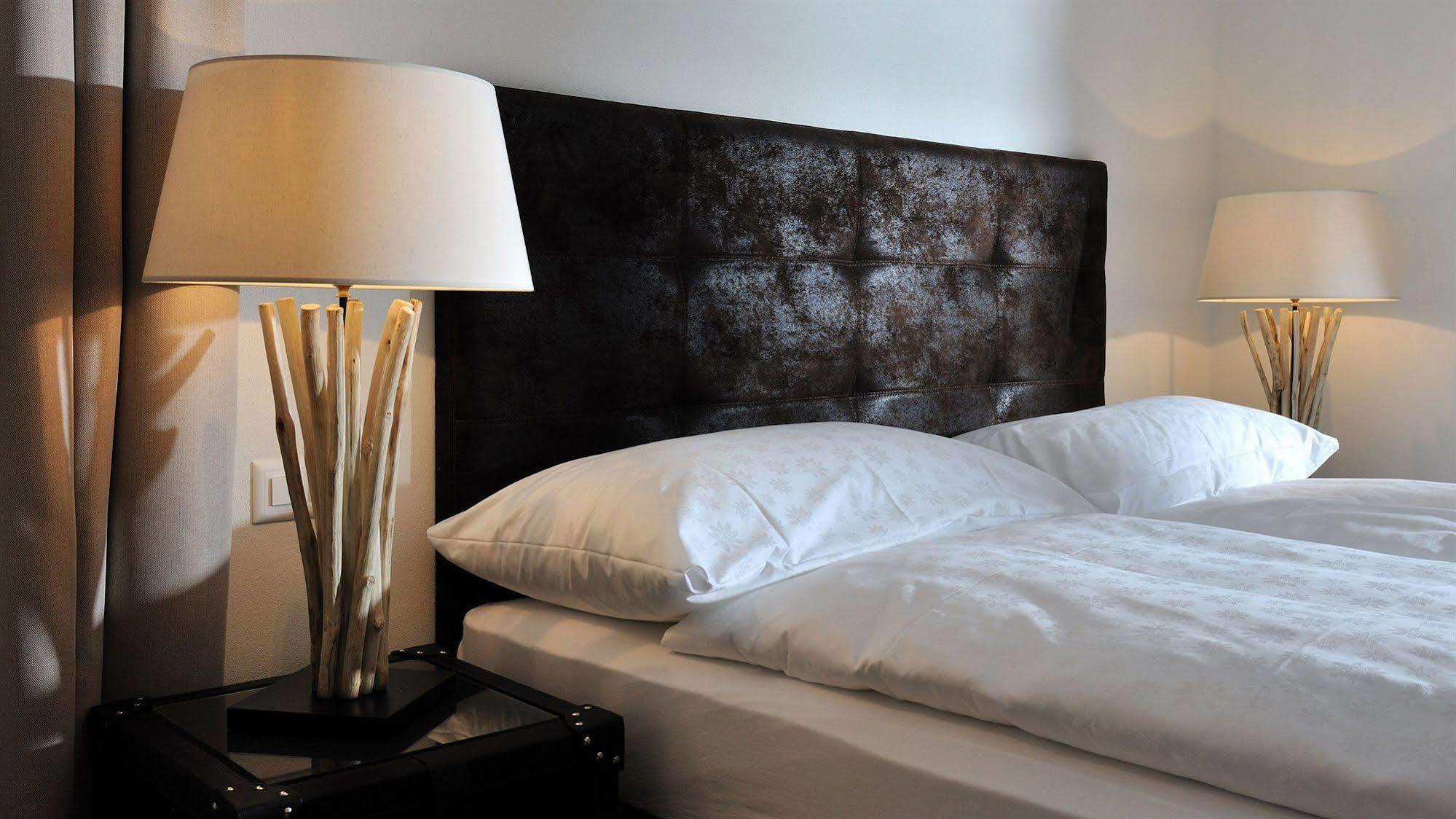 Hotel Des Alpes Superieur กืซตาด์ก ภายนอก รูปภาพ