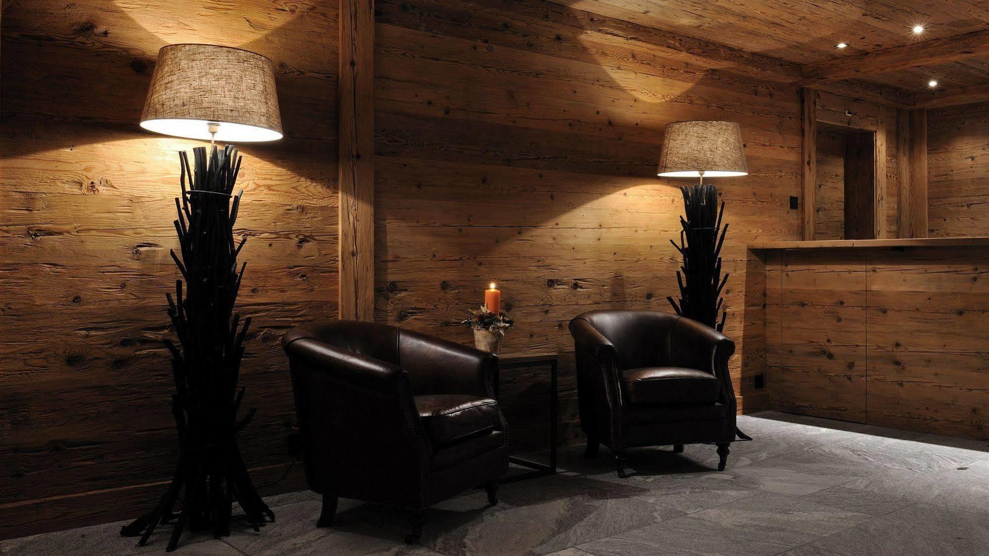 Hotel Des Alpes Superieur กืซตาด์ก ภายนอก รูปภาพ