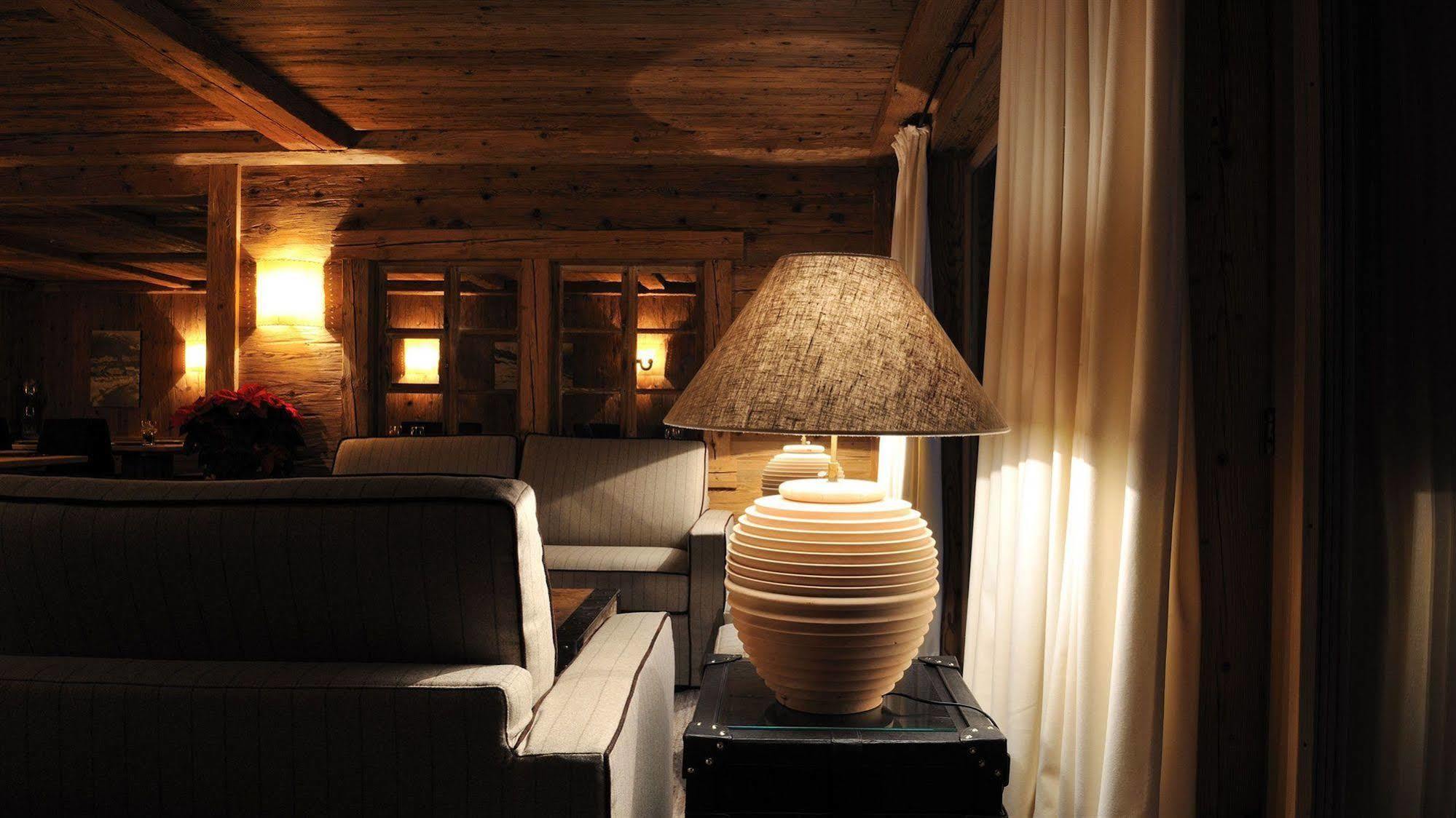 Hotel Des Alpes Superieur กืซตาด์ก ภายนอก รูปภาพ